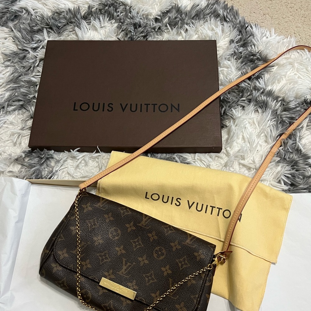 Louis Vuitton favorite mm crossbody